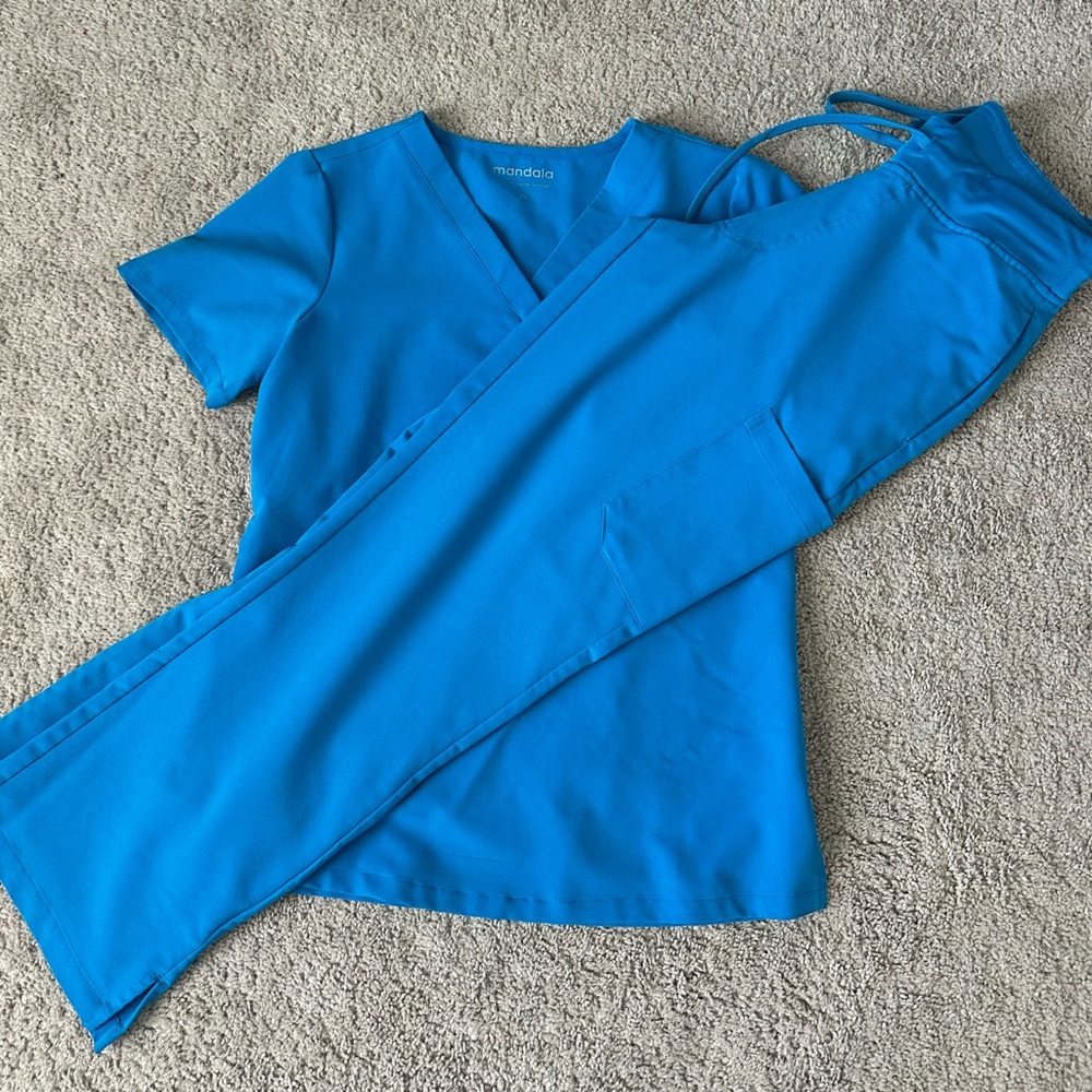 Mandala Women's Medical Scrub Set in Bright Blue